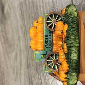 NWT Yankee Candle Co. Pumpkins in a Wagon Candle Topper